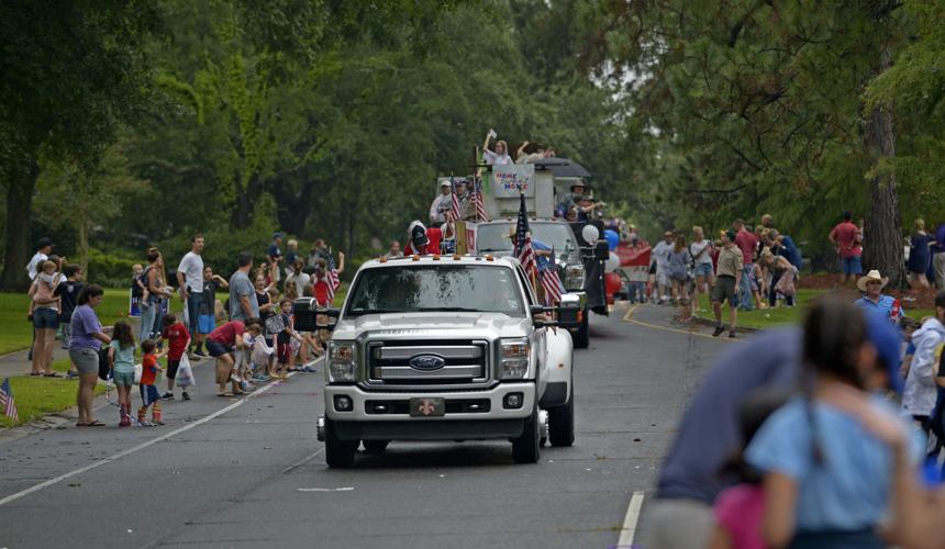 Kenilworth parade celebrates nation's independence Mid City