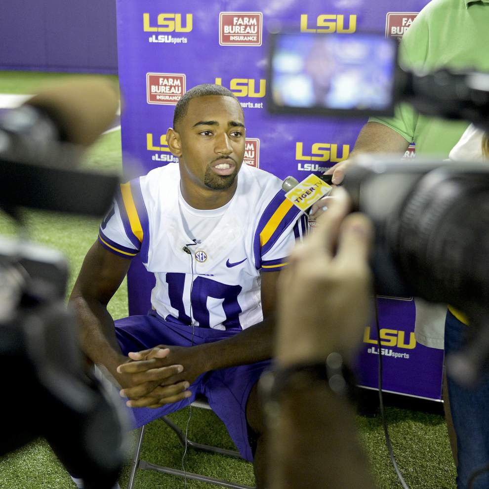 Nothing decided among LSU quarterbacks as season nears _lowres