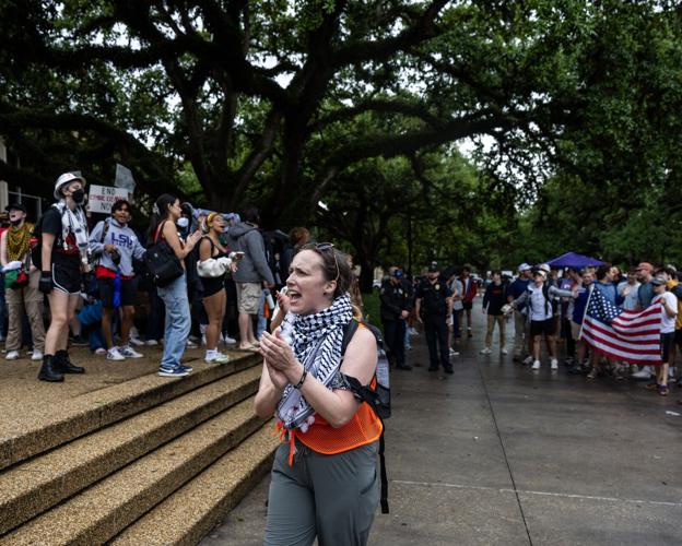 BR.lsuprotest.050424