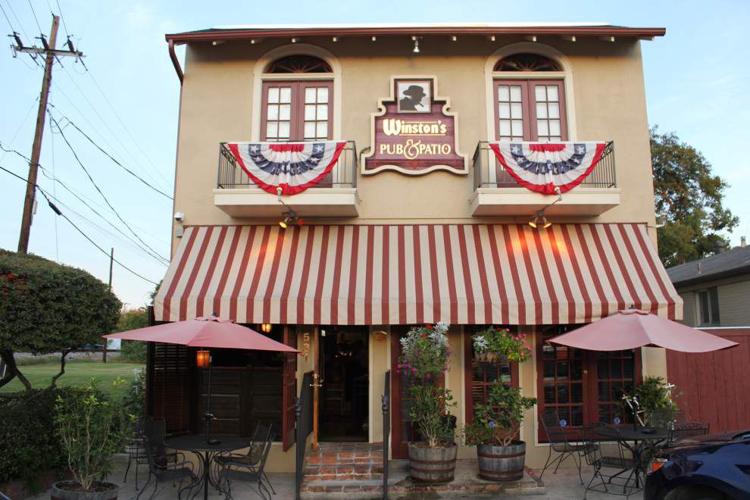 When the sun goes down, locals flock to Old Metairie watering hole’s