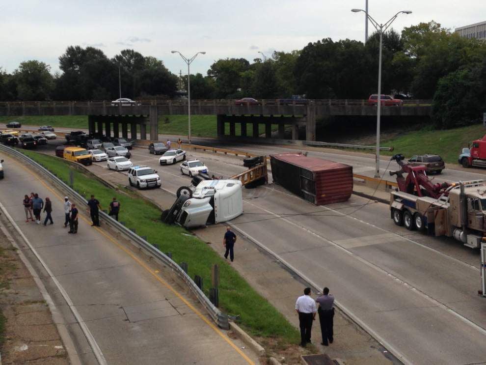 Video: Overturned 18-wheeler on I-110 south _lowres