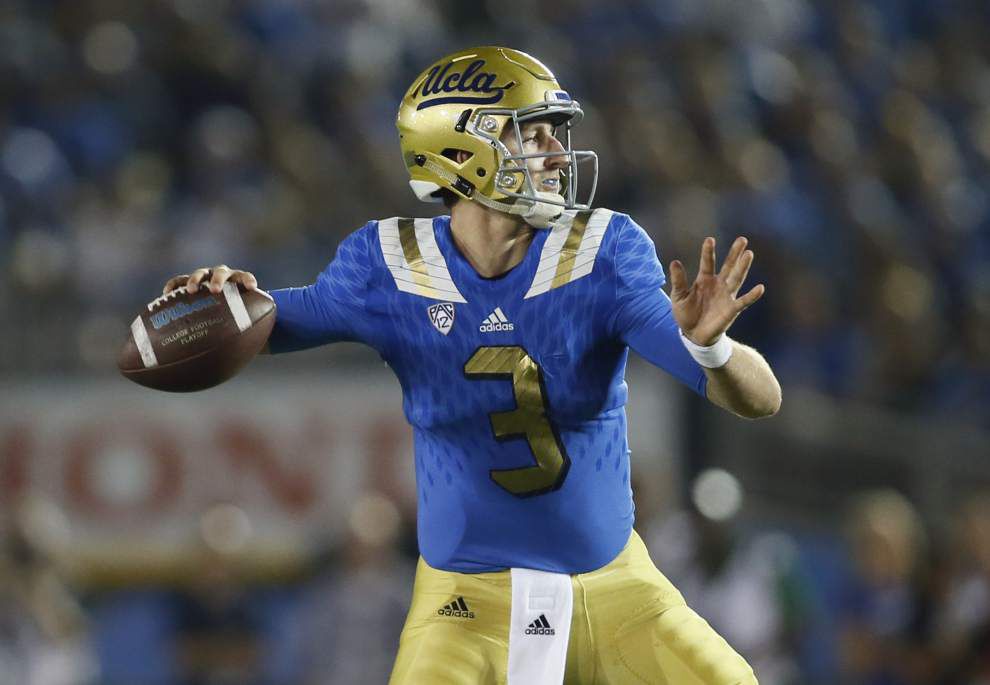 Josh Rosen Completes 16-Yd Pass While Taking Hit 