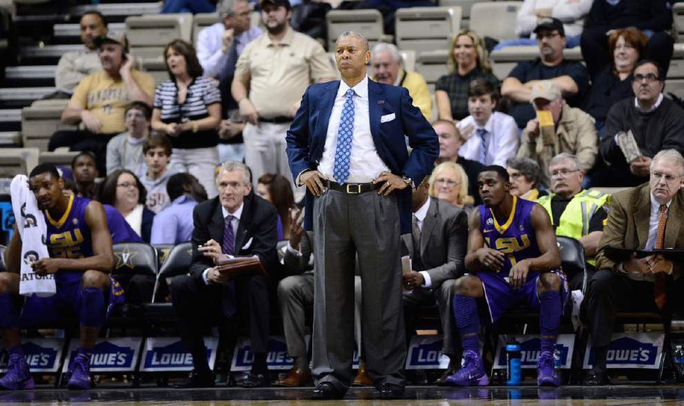 Video: Jones sad to see LSU's senior men's basketball players leave on Senior Day _lowres