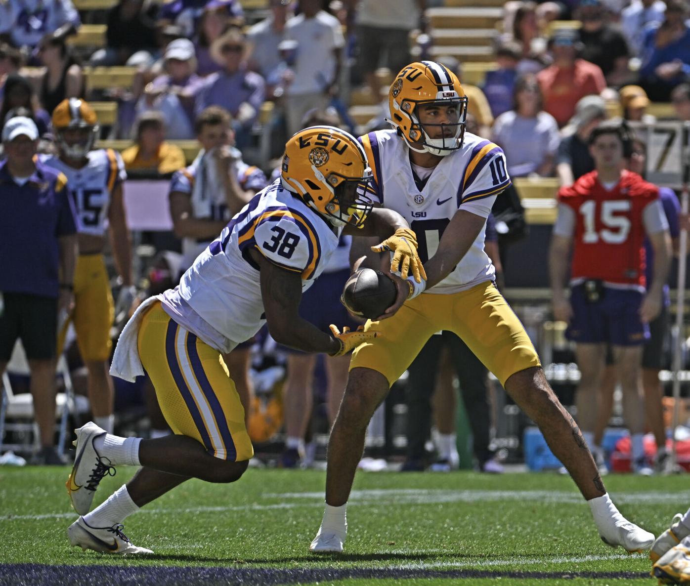 Joe Burrow meets Angel Reese at LSU football's spring game