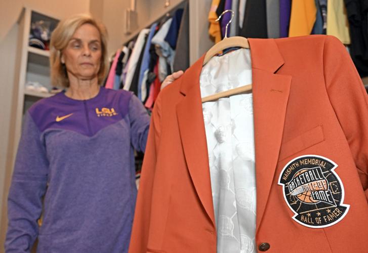 LSU Coach Kim Mulkey Outfits: Bringing More Eyes to Women's Basketball –  Footwear News