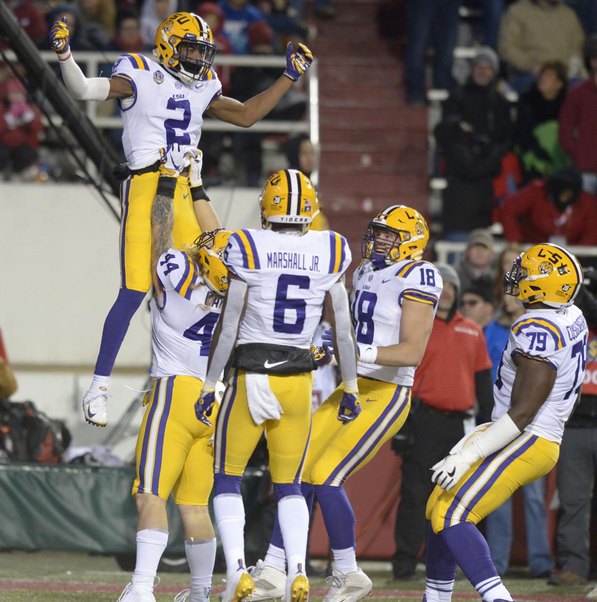 lsuarkansasfootball.111118_HS_722