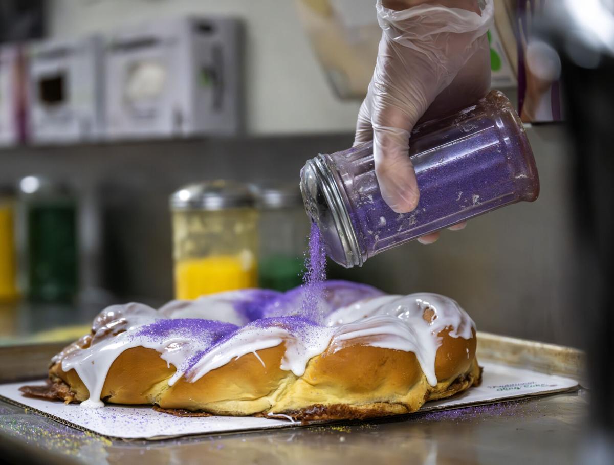 Photos Decorating King Cakes Baton Rouge