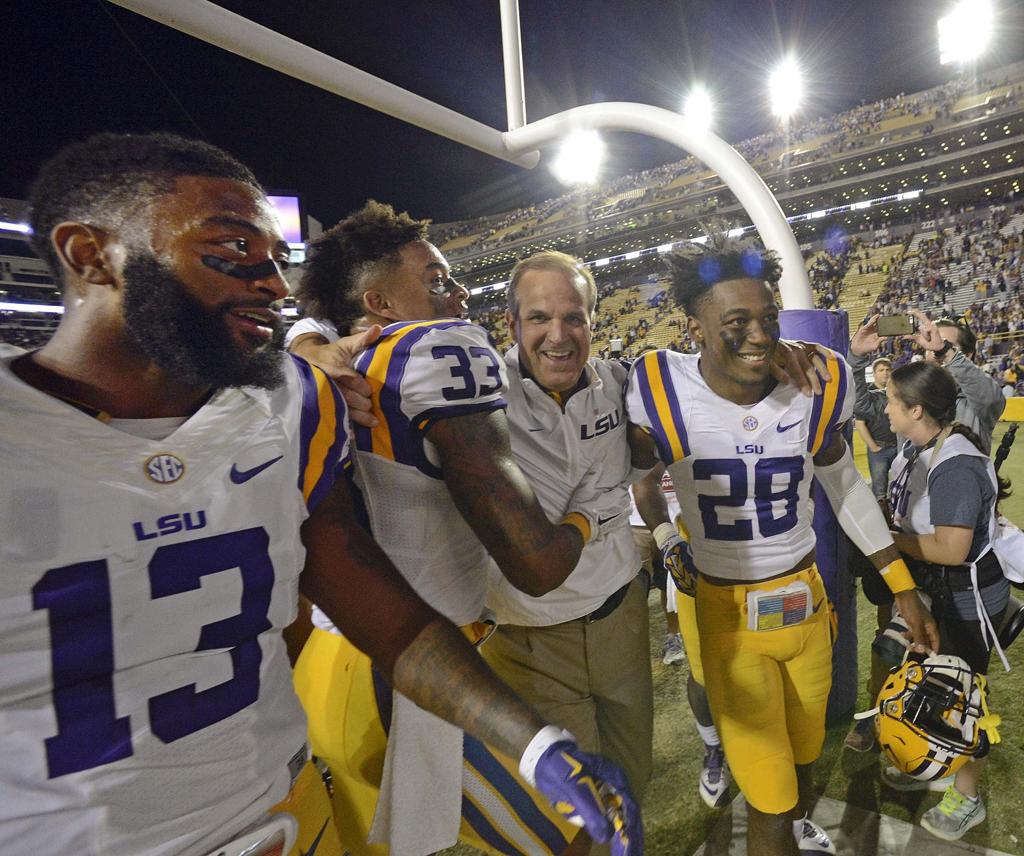 LSU's Les Miles sees Dameyune Craig as a 'soon-to-be head coach