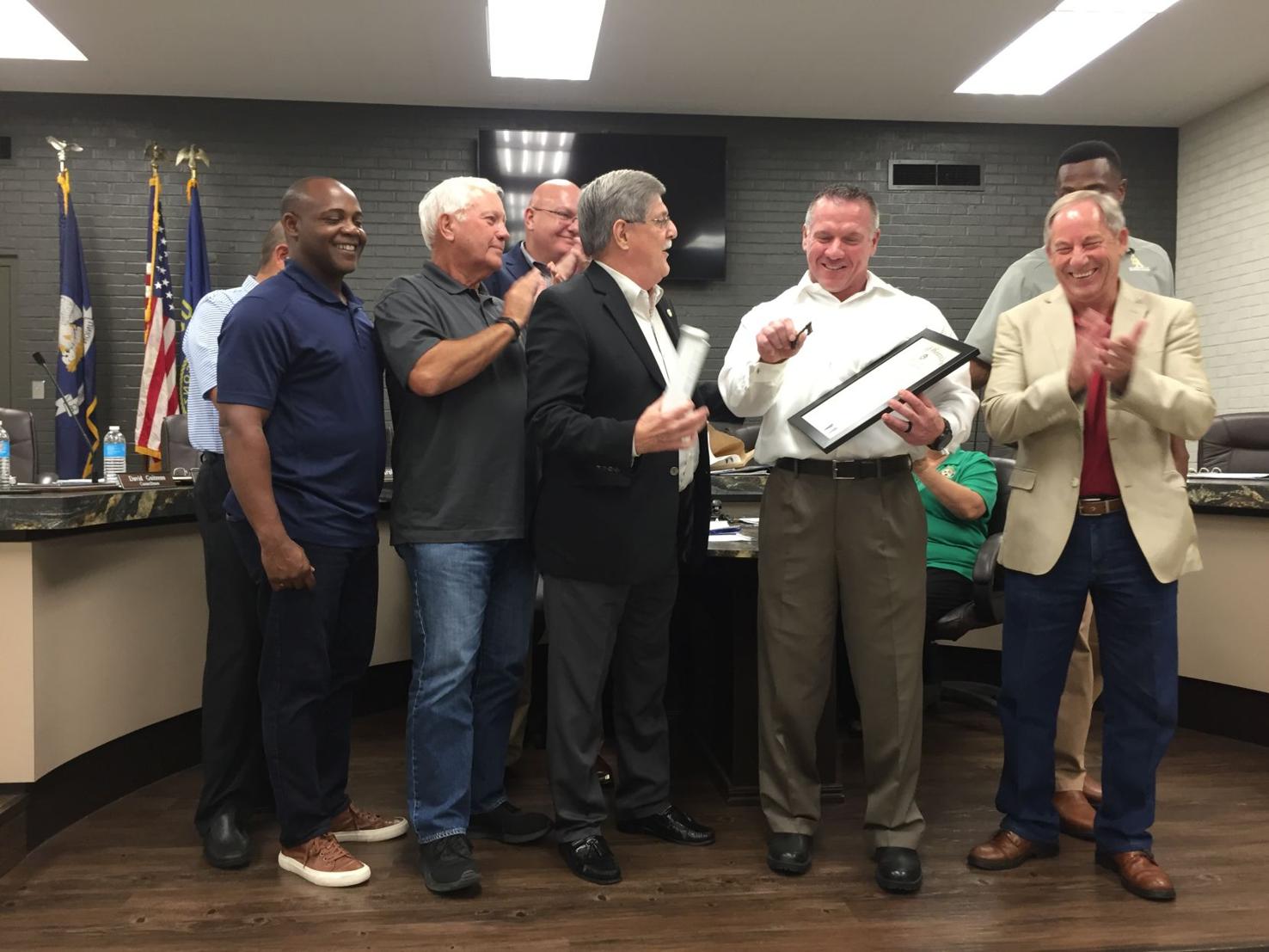 Hometown inductee into LSU Athletic Hall of Fame given keys to the city