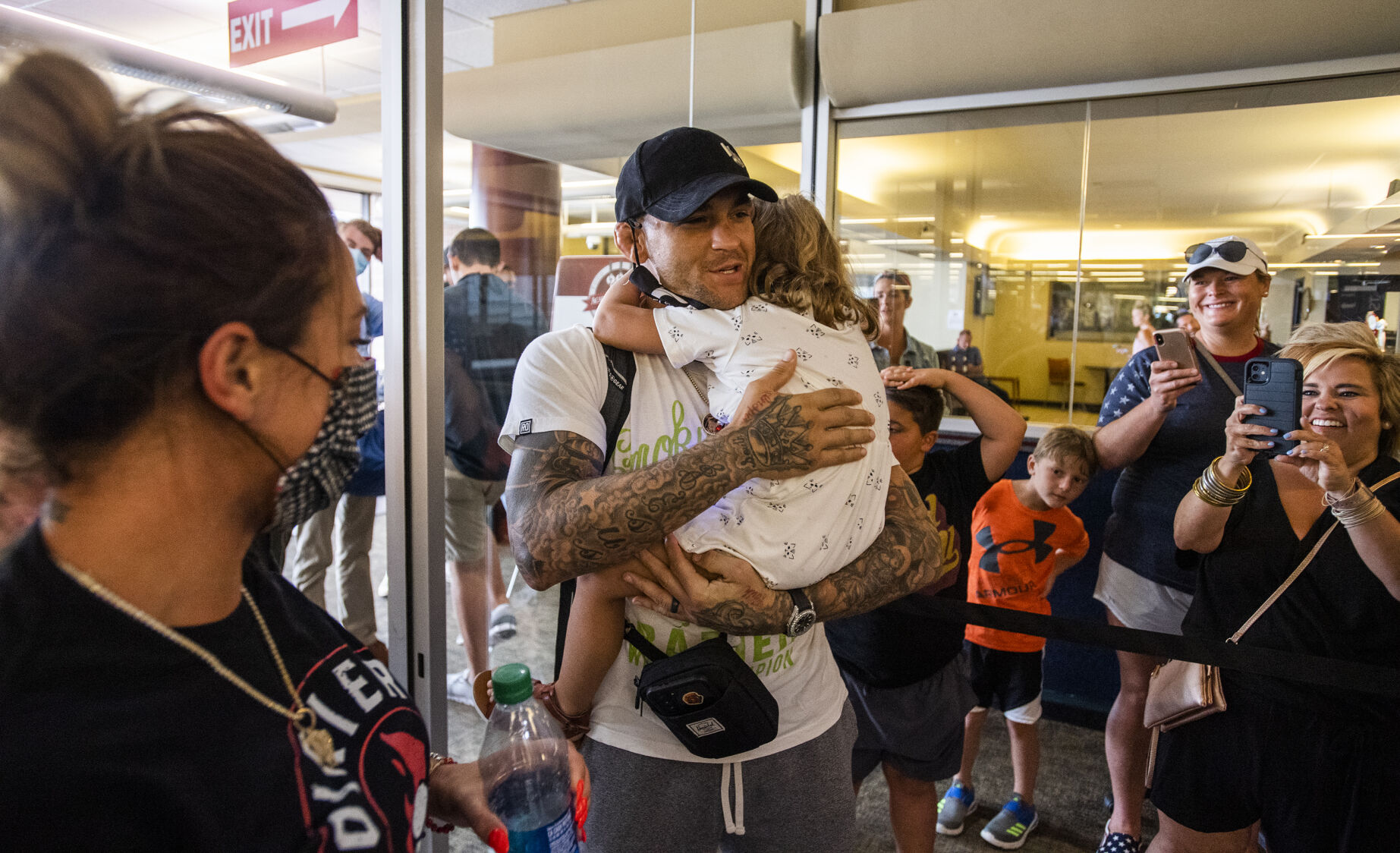 PHOTOS UFC Fighter Dustin Poirier Returnes Home Photos