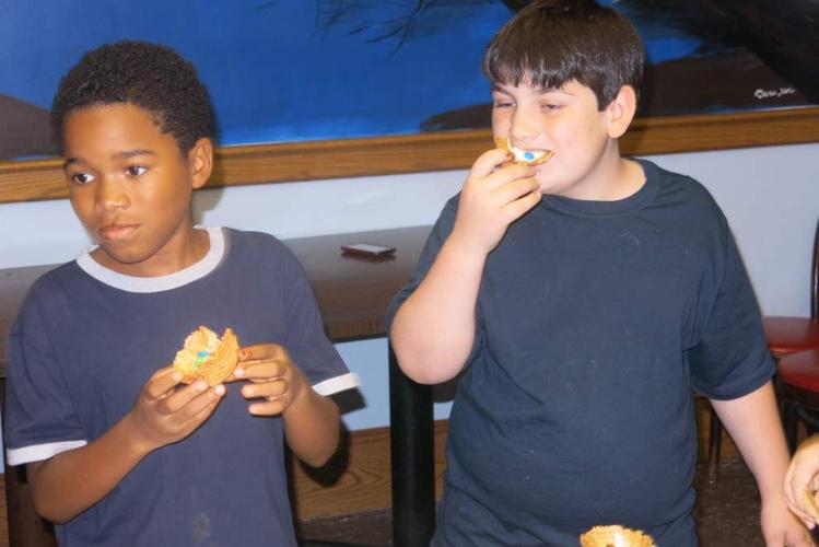 ‘Plates and Palettes’ teaches campers to have fun with their food