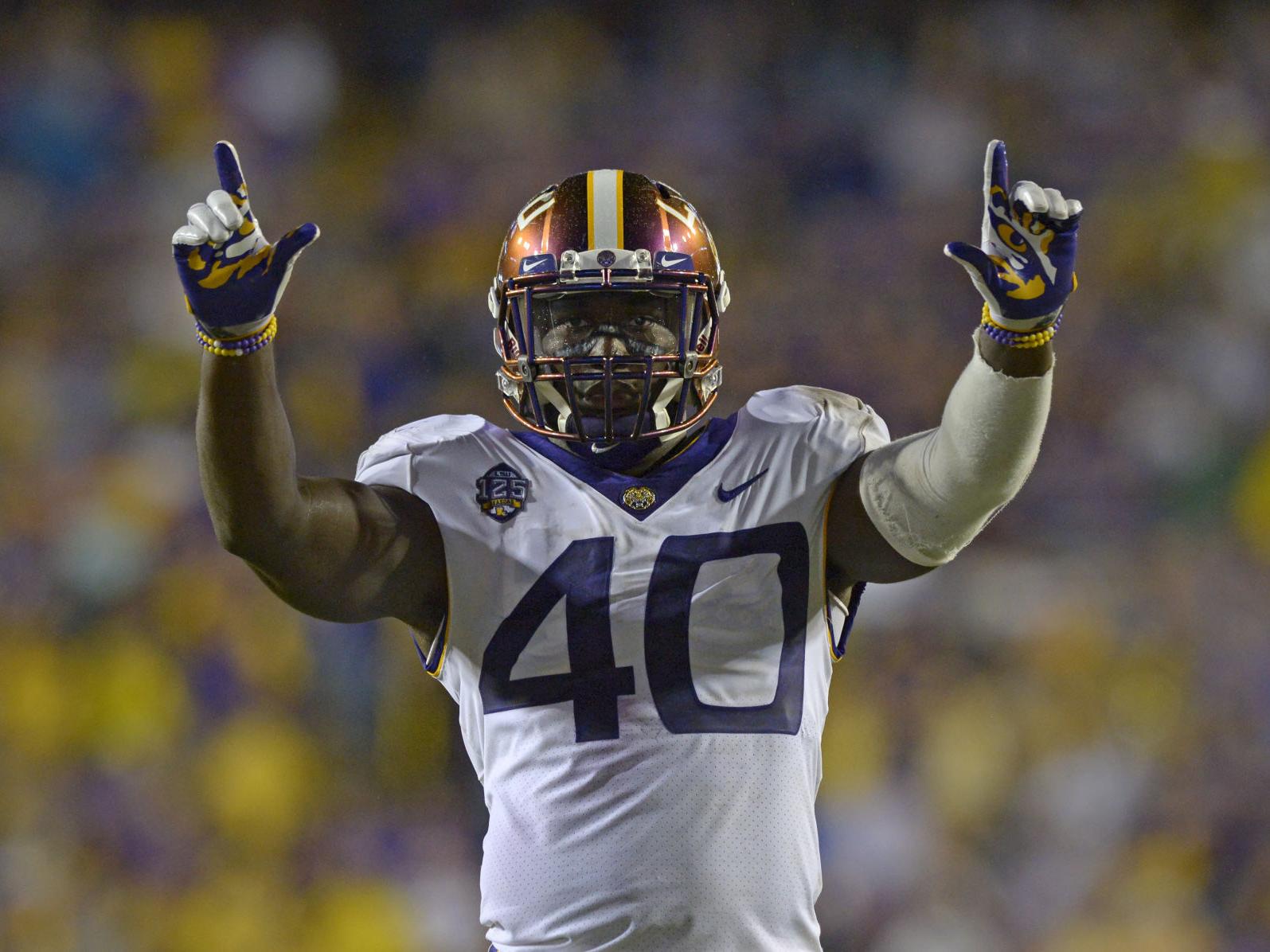 Former Lsu Linebacker Devin White Named Male Winner Of 2018 19