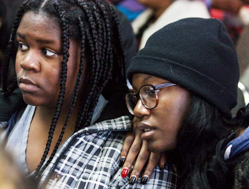 Photos: Children of incarcerated moms have Christmas _lowres