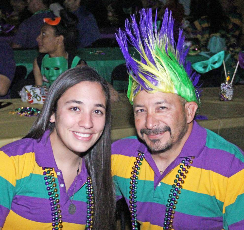 AOL students have fun time with dads _lowres