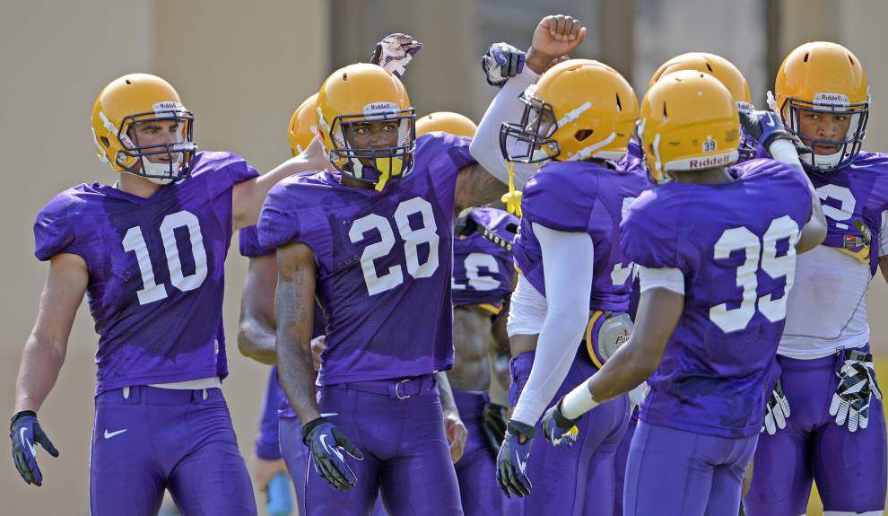 Live updates from LSU's Thursday morning practice _lowres