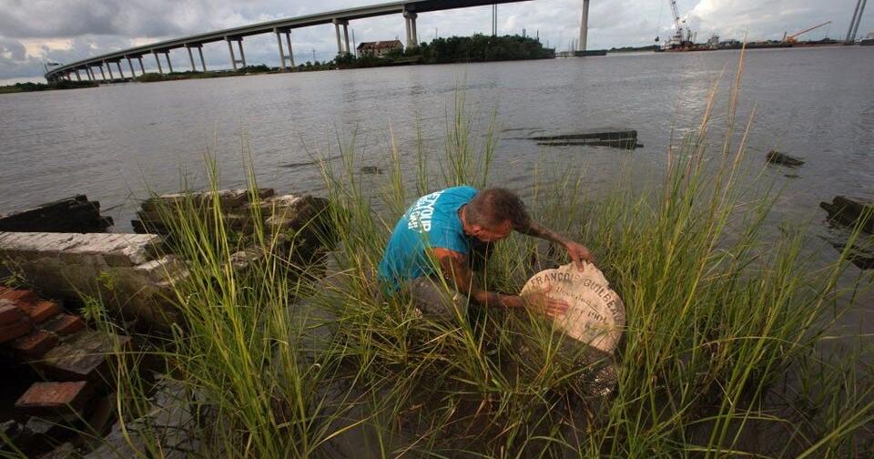 A controversial study spoke of retreating from Louisiana coast. Researcher says work misunderstood.