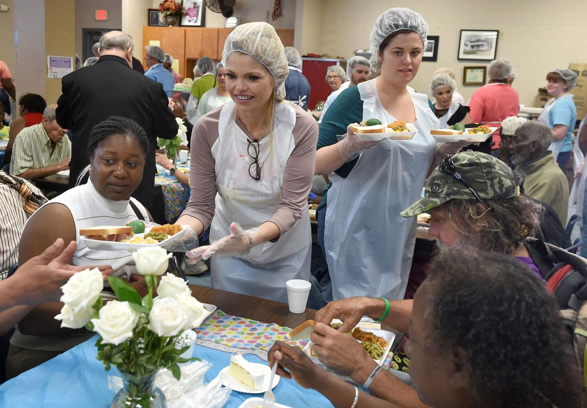 BR.eastermeal.041717117.jpg