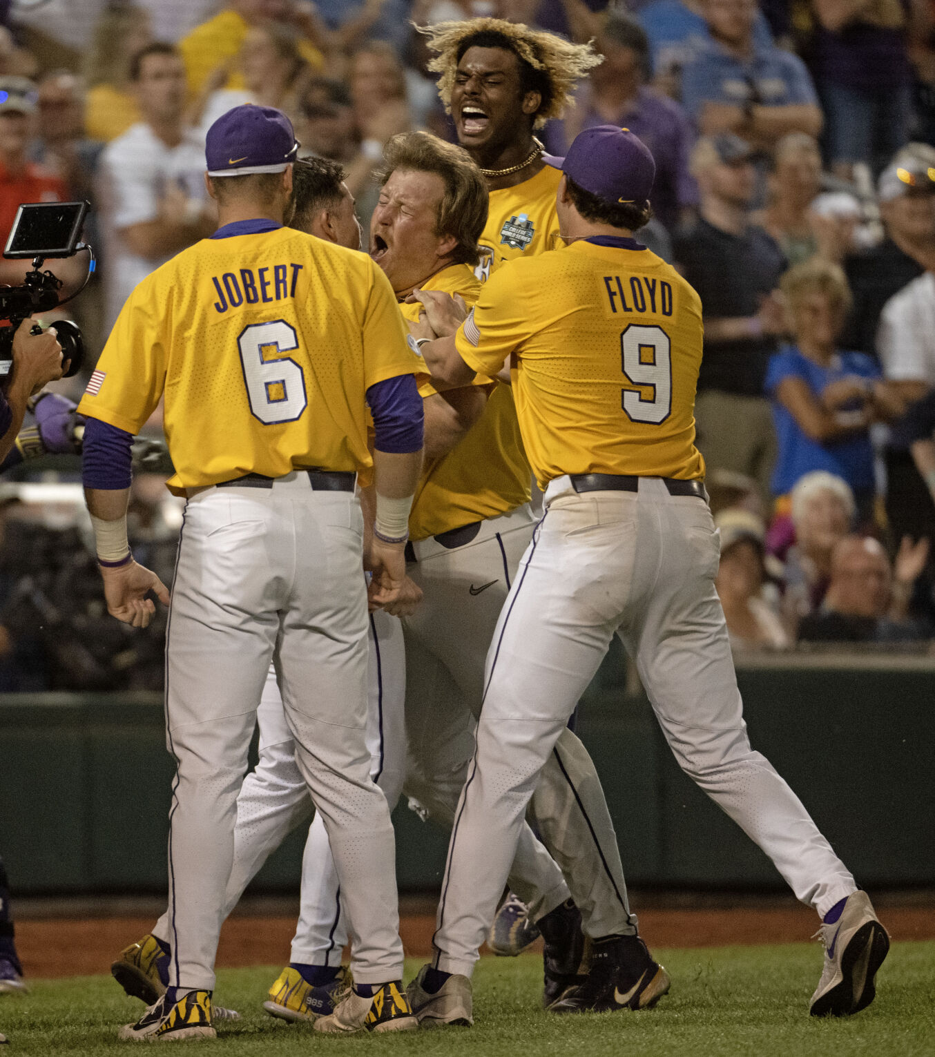 Photos: Belly Bomb in the 11th gives LSU 1-0 lead over Florida in