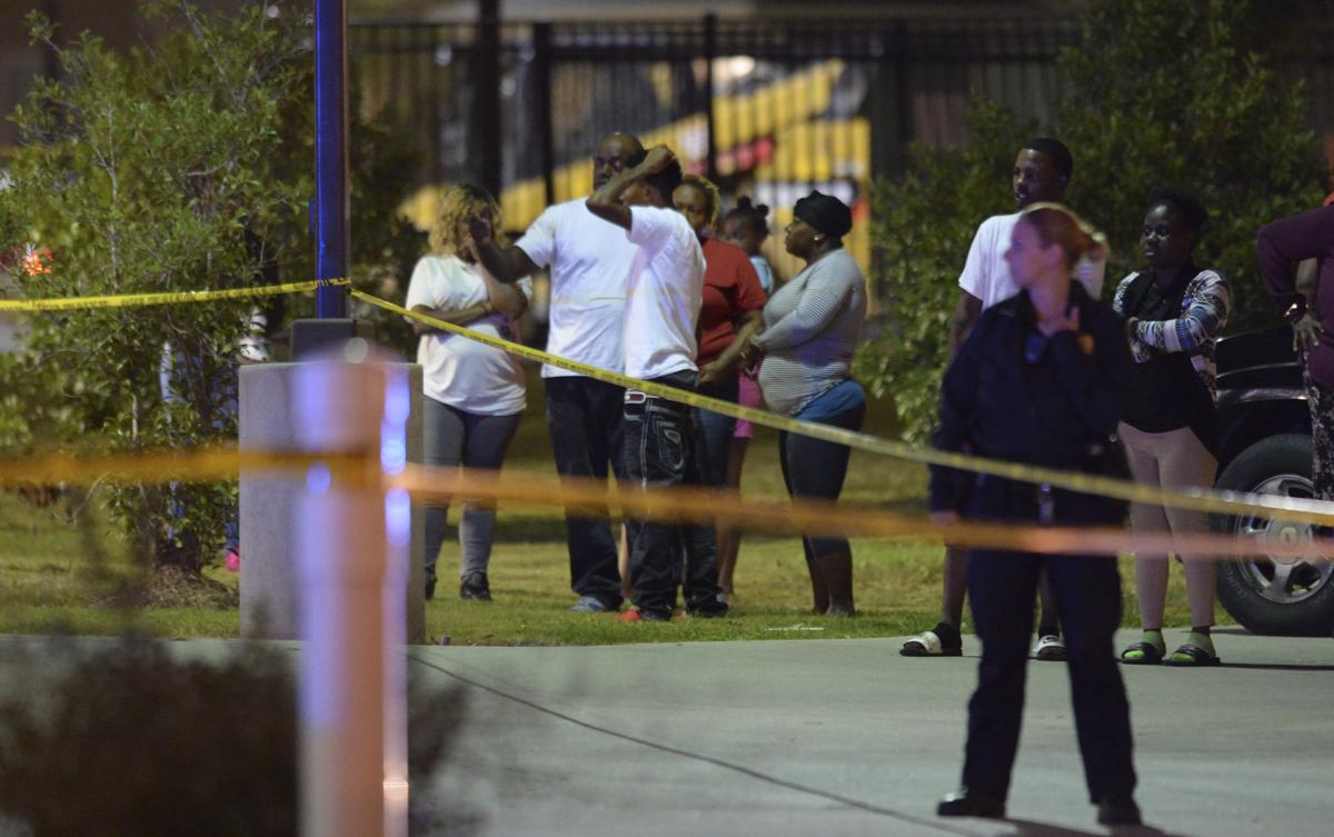 Baton Rouge woman shot at intersection, dies in Airline Highway store