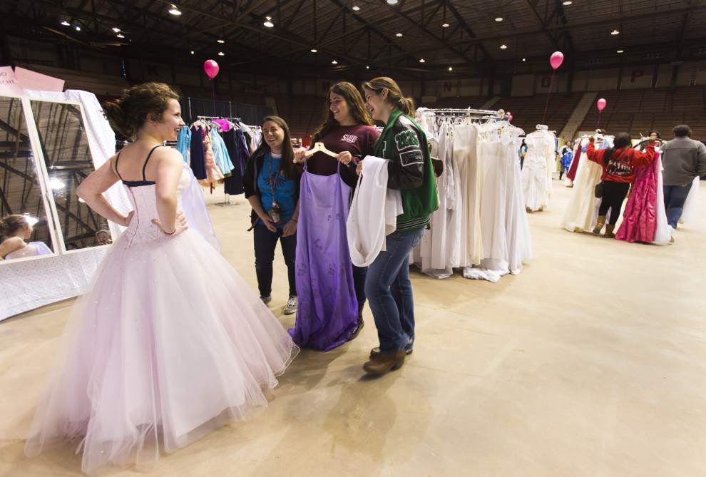 ‘Cinderella Project’ in Lafayette draws hundreds in search of perfect prom dress _lowres