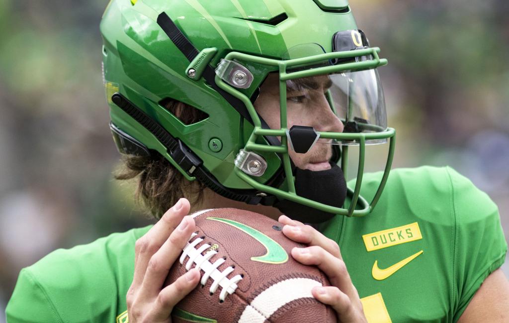 Justin Herbert of the Oregon Ducks passes the ball against the