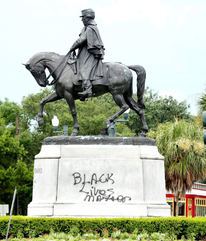 Photos Statue of Confederate Gen. P.G.T. Beauregard in New Orleans
