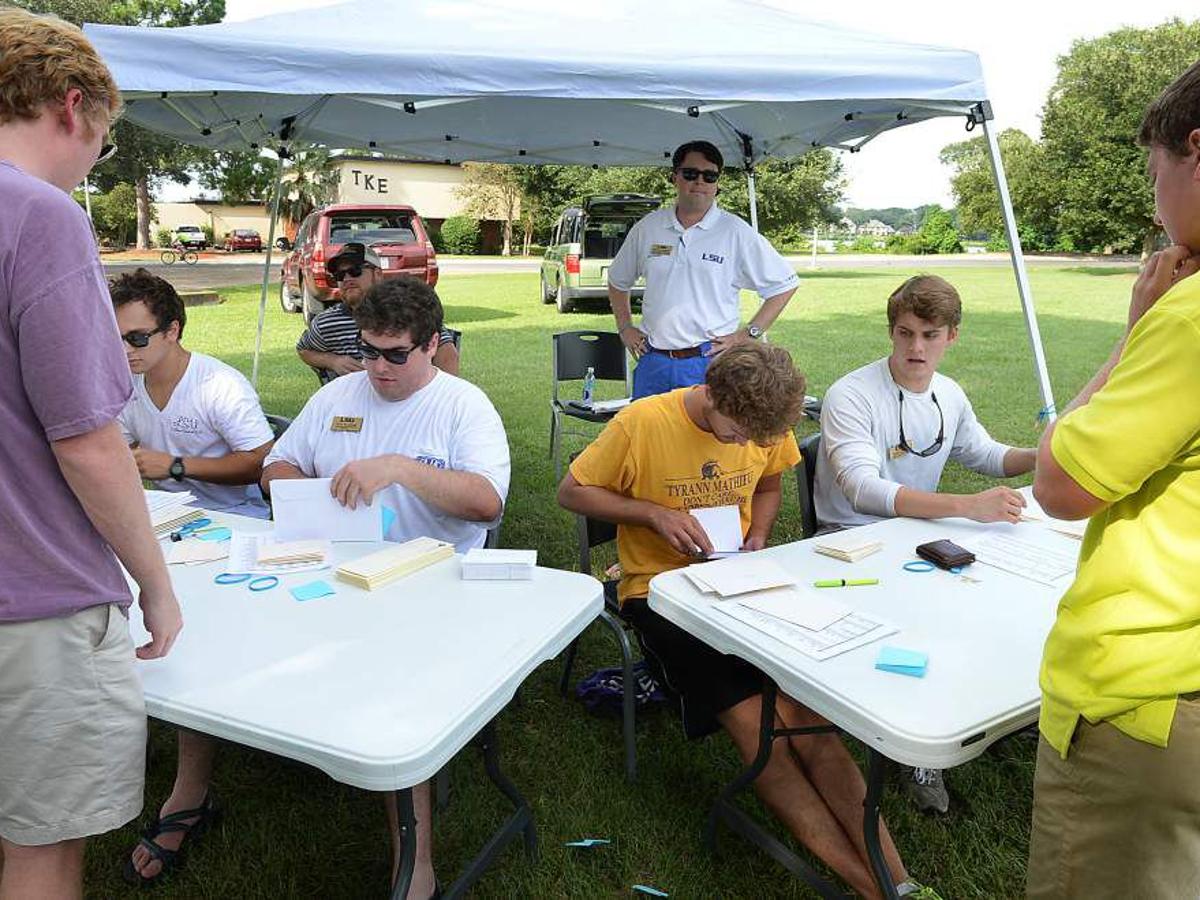 More Than 1 700 Join Lsu Sororities Fraternities Entertainment Life Theadvocate Com