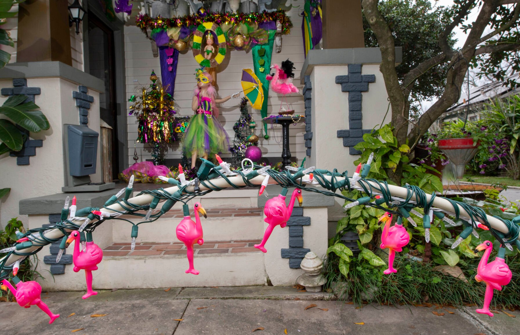 Yes, Baton Rouge has Mardi Gras house floats too; here's a map of