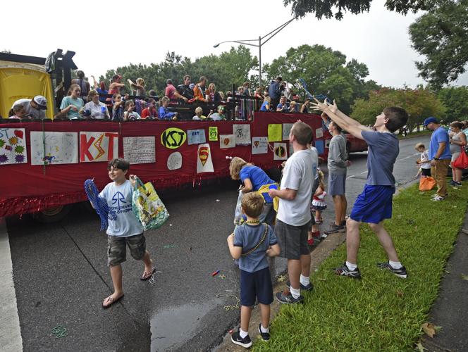 Kenilworth parade celebrates nation's independence Mid City