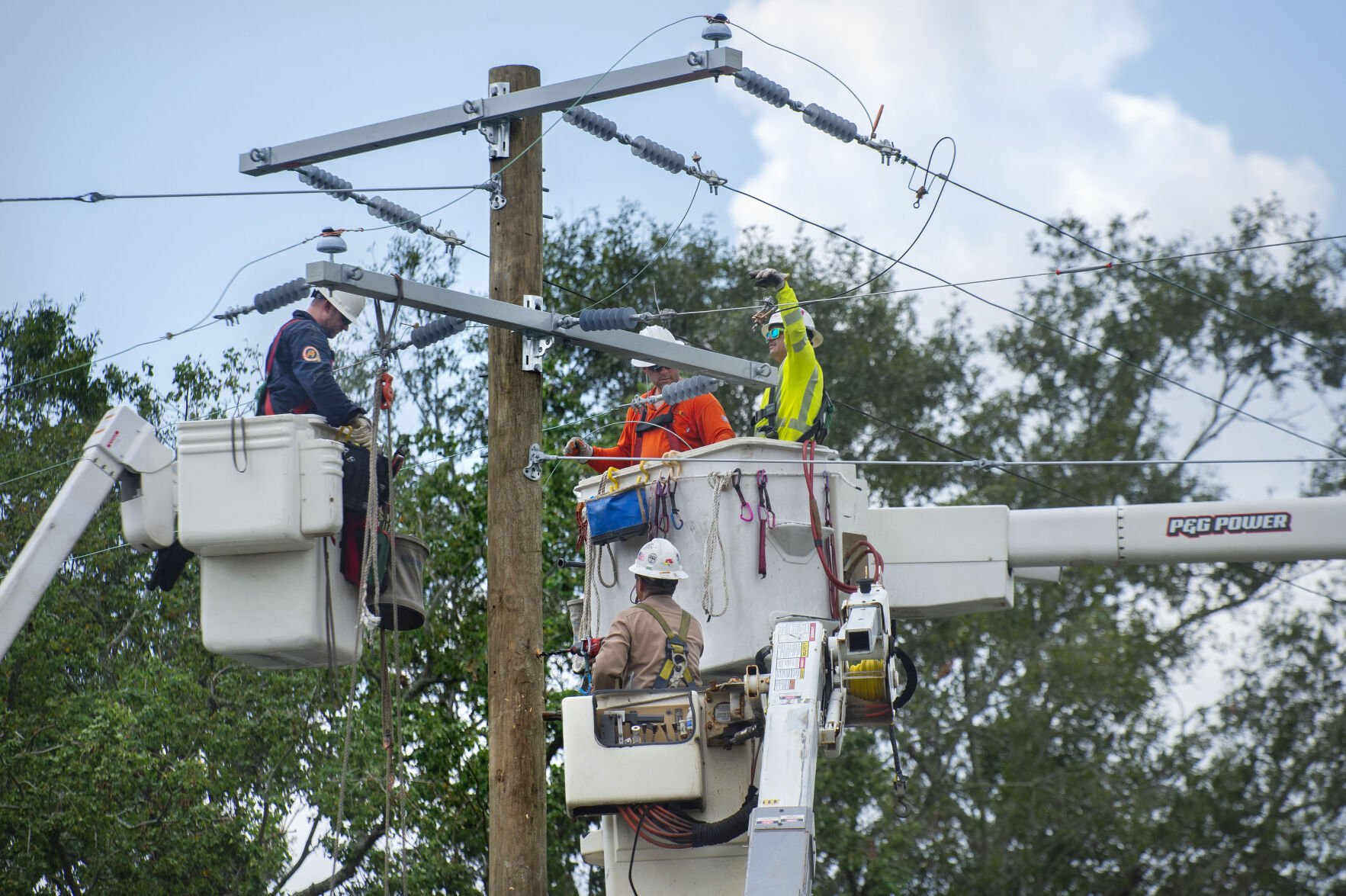 Car strikes utility pole, leaves thousands without power in South Baton