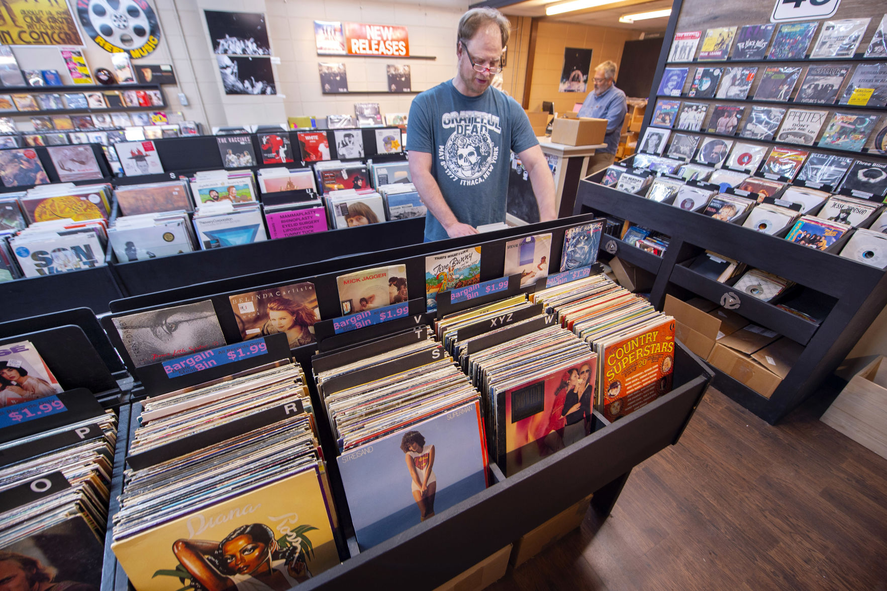 Repeat performance: Music lovers warming up to vinyl -- again | Music ...