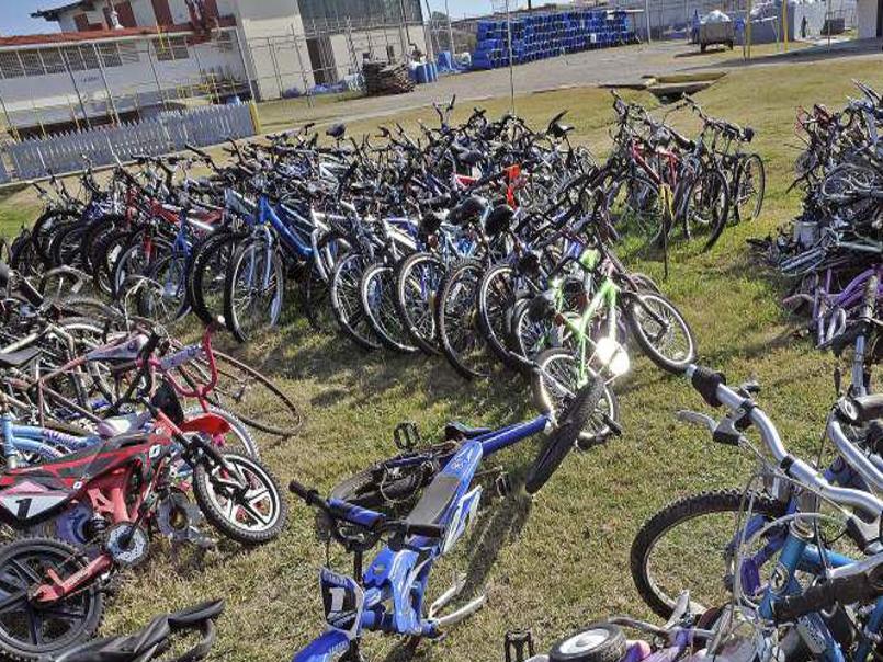 That S Santa S Elves Working Angola Inmates Craft Thousands Of Toys For Christmas In Prison Shop News Theadvocate Com