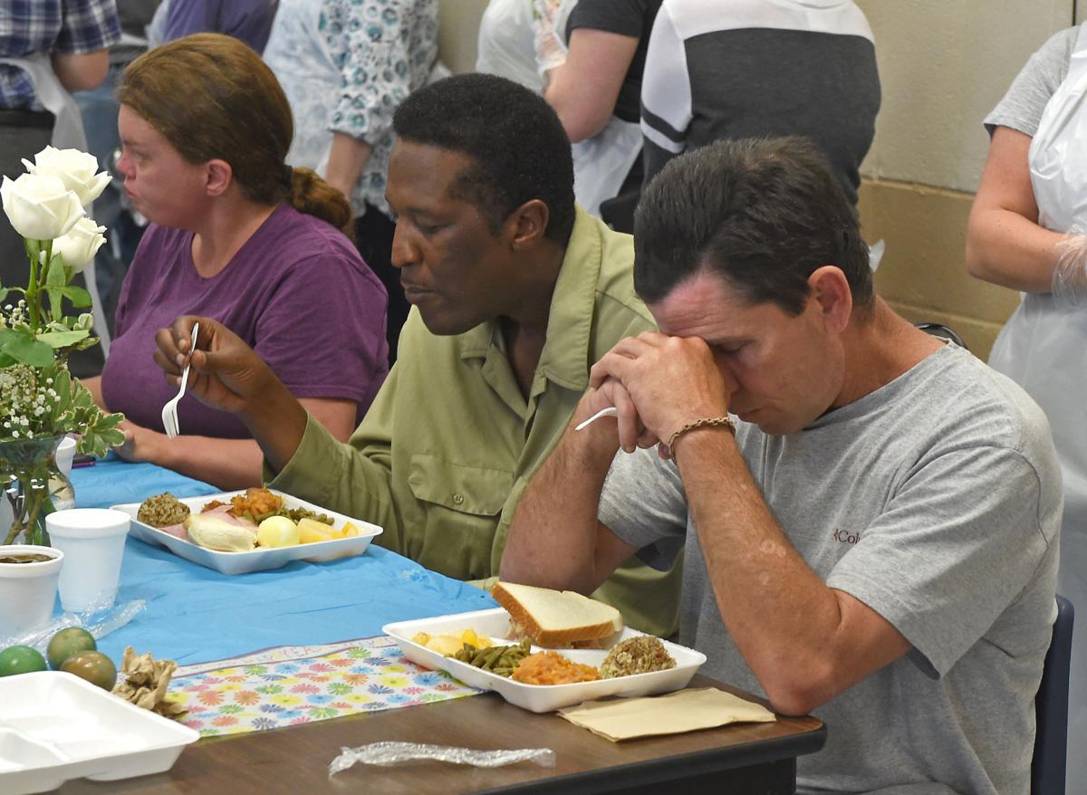 BR.eastermeal.041717219.jpg