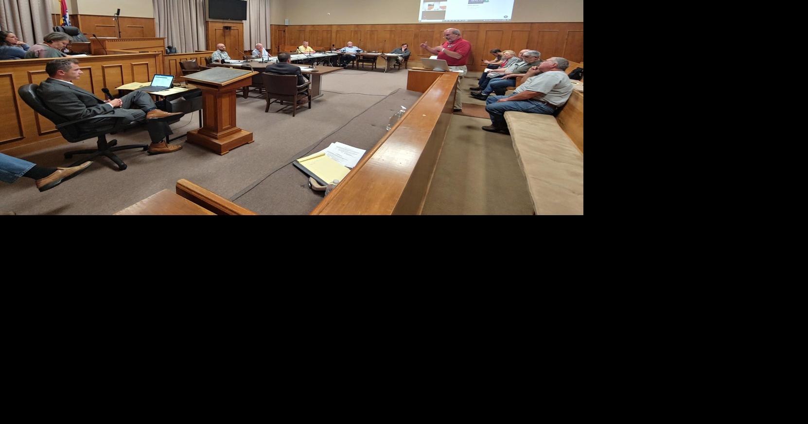 Committee returns premium pay to Quorum Court | News | thecabin.net
