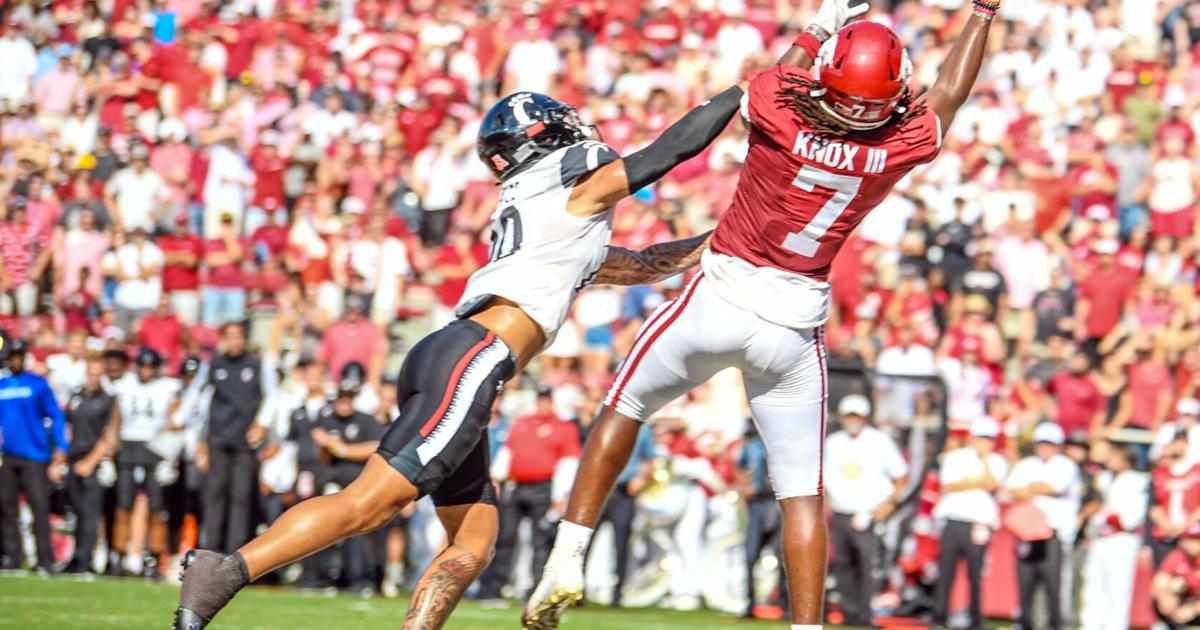 Razorbacks hold off Bearcats for season-opening win | Sports | thecabin.net