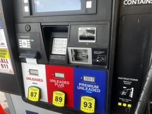 Illinois quick hits: Average gas price over $4; Decatur elevator explodes