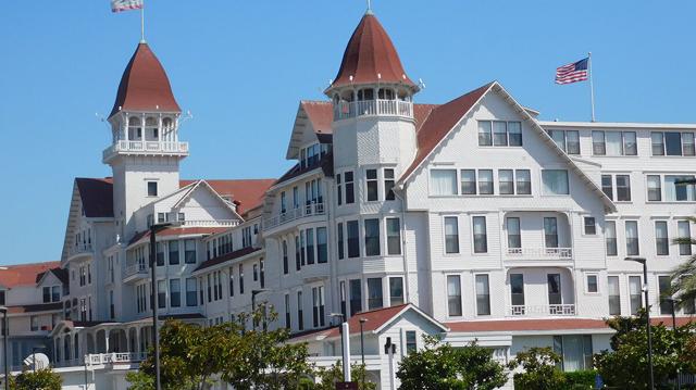 San Diego considers charging tourists for beach parking