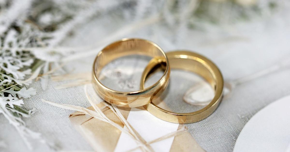 Ohio lawmaker wants employers to give bonuses to married employees