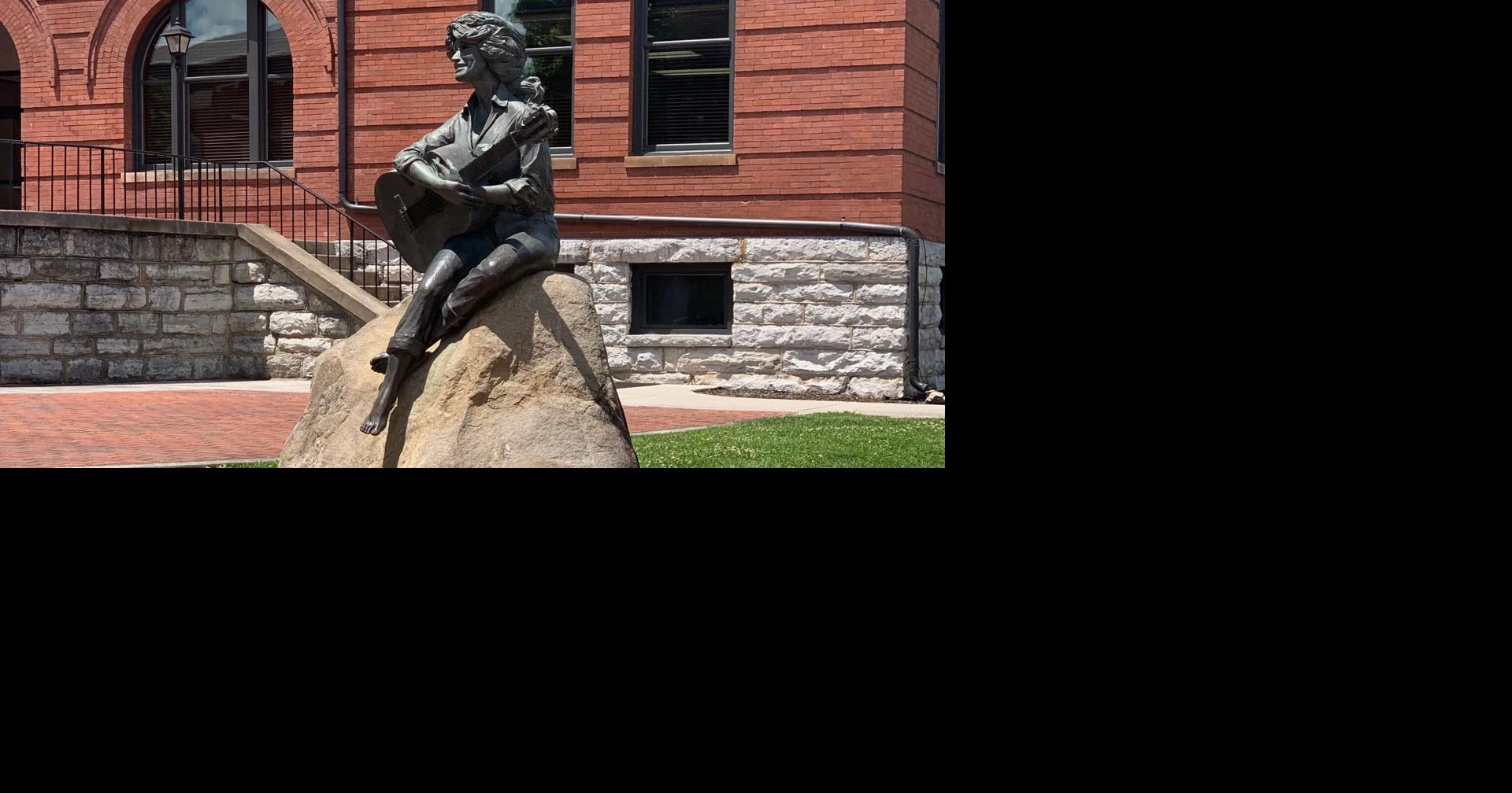 Lee proposes naming Nashville airport after Dolly Parton