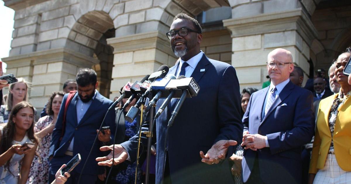 Chicago mayor defends ICE order, calls for progressive revenue from state taxpayers