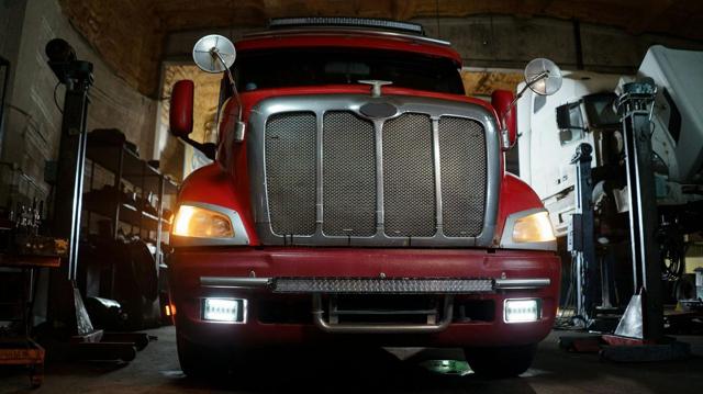 Feds close trucking schools in alleged fraud crackdown