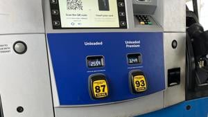 With gas tax revenues sliding, Illinois weighs road mileage tax