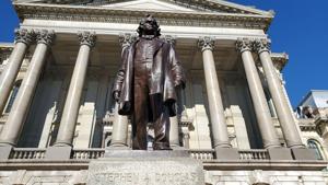 Illinois quick hits: Energy omnibus bill advancing; ICE protesters indicted