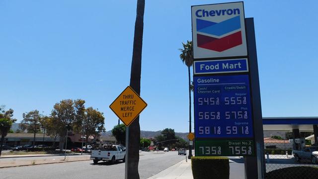 EPA ends summer-gas rules early to lower U.S. pump prices