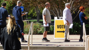 Midterm elections poll shows tight congressional races