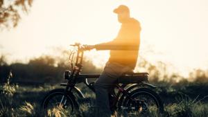 Illinoisans may soon need registration, title, license to use e-bikes, scooters