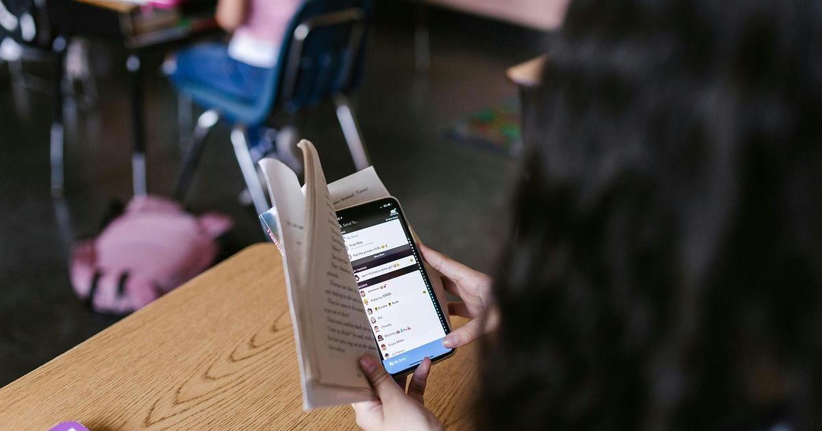 study-student-cellphone-prohibition-improves-test-scores-florida