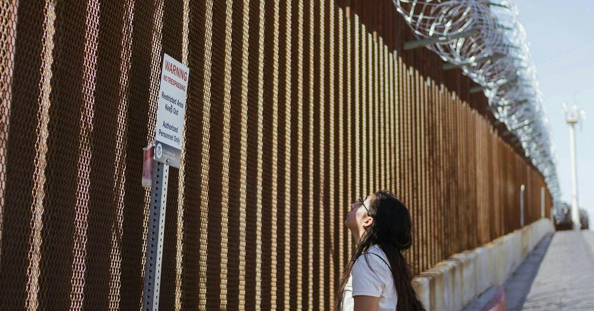 Southwest illegal border crossings reach lowest level for one year in U.S. history 