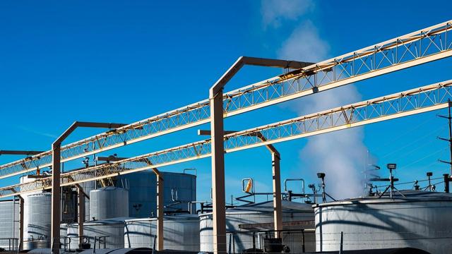 Los Angeles mayor signs ban on oil and gas drilling