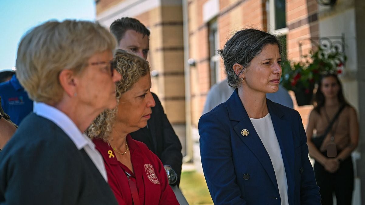 Democrats hold ‘shadow’ hearing in Maine over ICE shooting death